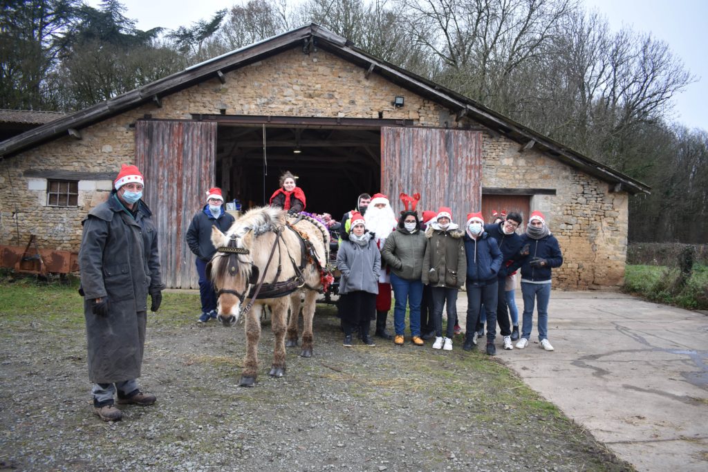 Groupe de La Ferme pour la distribution des cadeaux de Noël